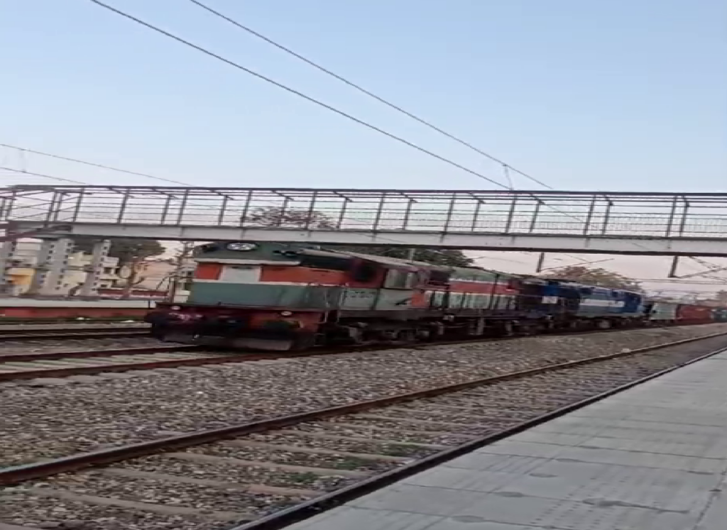 Video: ବିନା ପାଇଲଟରେ ୮୪ କିଲୋମିଟର ଗଡ଼ିଲା ଟ୍ରେନ୍: ଯାତ୍ରୀଙ୍କ ମଧ୍ୟରେ ସୃଷ୍ଟି ହେଲା ଆତଙ୍କ, ତଦନ୍ତ ନିର୍ଦେଶ