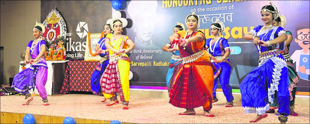 ବିକାଶକୁ ଉନ୍ନତିର ଶିଖରରେ ପହଞ୍ଚାଇଛି କଠିନ ପରିଶ୍ରମ