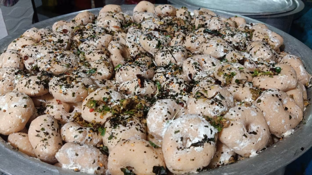 ଦହିବରା ଖାଇ ଶତାଧିକ ଅସୁସ୍ଥ