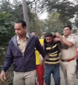 ଟାଓ୍ୱାର ଉପରେ ଚଢ଼ିଗଲେ ଯୁବକ, ଆଉ ତା’ପରେ…