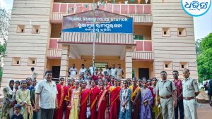 ପୋଲିସ-କିଶୋରୀ ସମ୍ପର୍କର ନୂଆ ଅଧ୍ୟାୟ: ଥୁଆମୂଳ ରାମପୁରରେ ‘ଜୁଭେଣ୍ଟିକା’ ଅଭିଯାନ