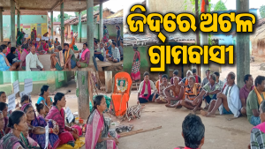 ଗାଁରେ ବଢିଲା ଉତ୍ତେଜନା: ୭ ଆଦିବାସୀ ନେତାଙ୍କୁ ରାତିଅଧିଆ ଉଠାଇନେଲା ପୋଲିସ