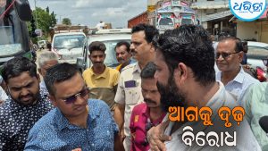 ମଦ ଦୋକାନକୁ ନେଇ ଅସନ୍ତୋଷ:  ବିରୋଧ, ରାସ୍ତାରୋକୋ