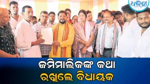 ଜମିପଟ୍ଟା ପାଇଁ ତହସିଲ ଅଫିସ ଦୌଡୁଥିଲେ ମାଲିକ, ବିଧାୟକ ପହଞ୍ଚି ସମସ୍ତଙ୍କୁ…