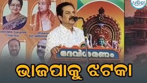 BJPକୁ ବଡ଼ ଝଟକା! ଦଳ ଛାଡିଲେ ଏହି ଅଭିନେତା, ମଞ୍ଚ ଉପରୁ ଘୋଷଣା କରି ଚମକାଇଦେଲେ
