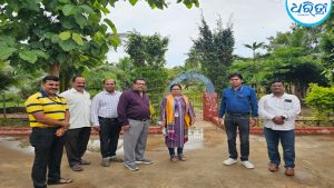 ମୁନିସିପେଣ୍ଠ ଗୋଷ୍ଠୀ ସ୍ବାସ୍ଥ୍ୟକେନ୍ଦ୍ରକୁ ପରିଦର୍ଶନ କଲେ ଜିଲାସ୍ତରୀୟ ଟିମ୍‌