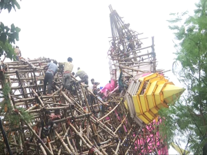 ବର୍ଷା, ପବନରେ ଭୁଶୁଡ଼ିଲା ପୂଜା ପେଣ୍ଡାଲ