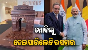 ମୋଦିଙ୍କ ପାଇଁ ଚକୋଲେଟ୍‌ର ‘ଇଣ୍ଡିଆ ଗେଟ୍‌’ ଆଣିଥିଲେ ବେଲଜିୟମ ପ୍ରଧାନମନ୍ତ୍ରୀ, ଭାରତରେ ପହଞ୍ଚିବା ପରେ ଘଟିଲା ଏମିତି କିଛି!