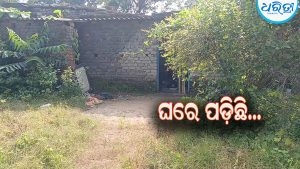 ଘରୁ ଆସୁଥିଲା ଦୁର୍ଗନ୍ଧ ଯାଇଁ  ଦେଖିଲା ବେଳକୁ ପଡ଼ିଛି….