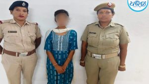 ଫେକ୍‌ ଆଇଡିରେ ବନ୍ଧୁତା, ବିବାହ ପ୍ରତିଶ୍ରୁତି ଦେଇ ପ୍ରତାରଣା: ଅନ୍ତରଙ୍ଗ ଫଟୋ ଭାଇରାଲ୍‌ ଓ ହତ୍ୟା ଧମକ, ଯୁବତୀ ଗିରଫ