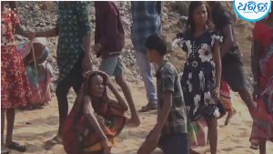 ୨୦ ଘଣ୍ଟା ପରେ ମିଳିଲା ବୃଦ୍ଧଙ୍କ ମୃତଦେହ: ନଦୀ ଗଣ୍ଡରୁ ଉଦ୍ଧାର କଲା ଅଗ୍ନିଶମ ବିଭାଗ