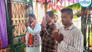 ବିଭିନ୍ନ ପୂଜାମଣ୍ଡପ ବୁଲିଲେ ବିଧାୟକ ଅଖିଳ ଚନ୍ଦ୍ର ନାଏକ  ମା’ ଦୁର୍ଗାଙ୍କ ଆଶିଷ ନେଇ ଅଞ୍ଚଳବାସୀଙ୍କ ସୁଖ, ସମୃଦ୍ଧି କାମନା କଲେ