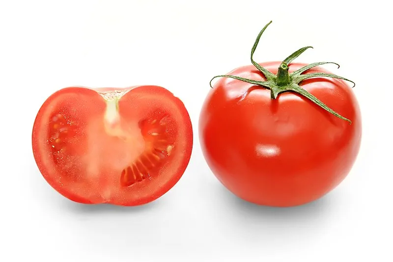 800px Bright Red Tomato And Cross Section02